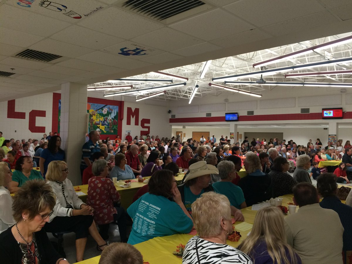 JCSchools_'s tweet photo. Packed house at LCMS Grandparents' Day this morning! #jaypride #jcpsunited #jcconnect http://t.co/lmaAAWcqz9