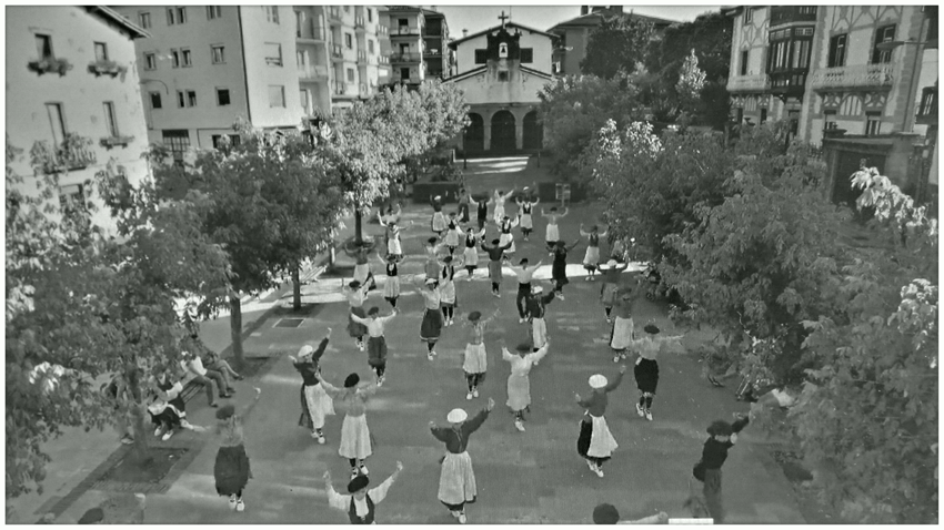 Korrontzi's tweet photo. Mirad que video tan bonito ha preparado el Grupo Egape de Urnieta con la música de KORRONTZI https://t.co/axbUW3EDj1 http://t.co/8pcE1TRadn