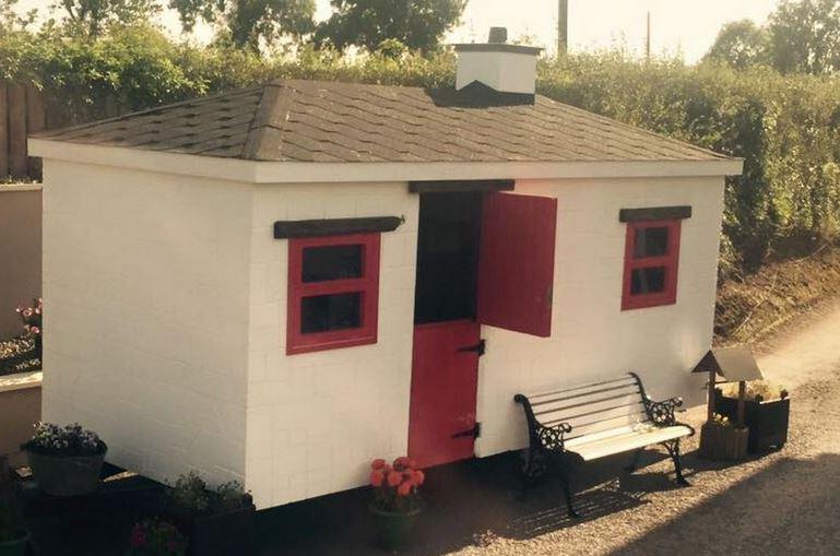 IrishMirror's tweet photo. Wish you could bring your local pub with you everywhere? Check out this Irish bar on wheels http://t.co/b8S8Rd8Nc9 http://t.co/uGz37uI0TZ
