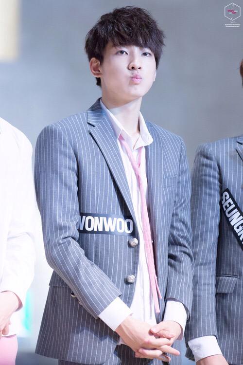 Tolong carikan saya pacar yang kriterianya kurang lebih seperti foto dibawah ini trims