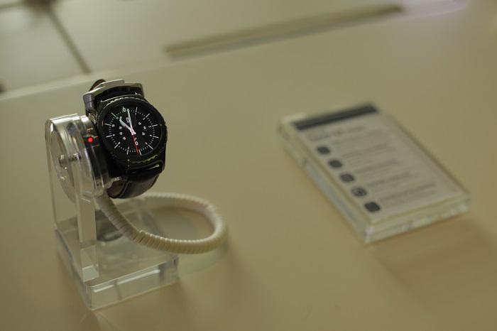 Samsung presenta nuevos gadgets - CQzoTq8UYAAI0pn