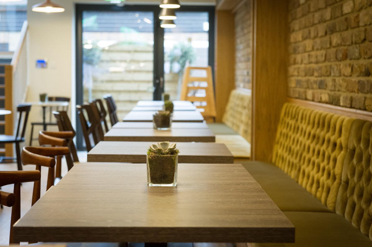 Why not come and lounge on these lovely velvet benches at Cafe #Wrattens? <a href="/LondonOpenings/">London Openings</a> @Chief_Becca <a href="/VisitChis/">Visit Chislehurst</a>
