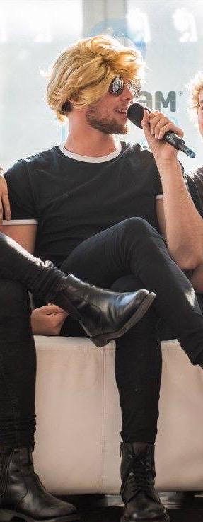 UpdatesInMedia's tweet image. &quot;You get the best of both worlds&quot; #ARIAS5SOS