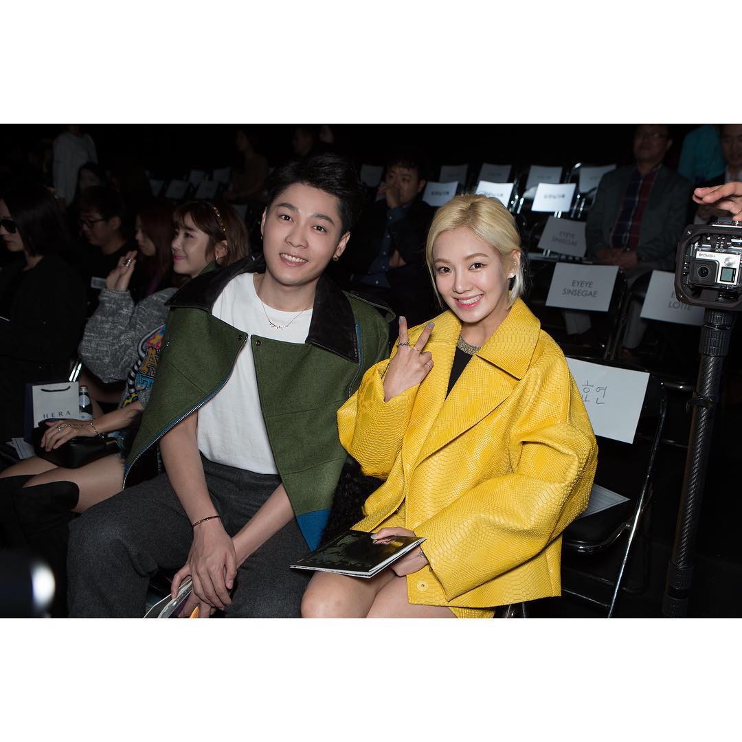 [PIC][20-10-2015]HyoYeon tham dự "HERA SEOUL FASHION WEEK S/S 2016 'KYE'" vào trưa nay CR-6RkvUsAANiux