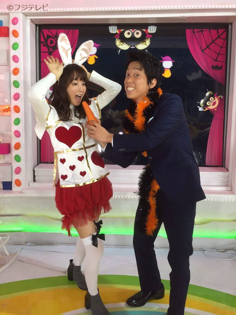 めざましテレビ على تويتر 小野彩香ちゃんのハロウィーンお天気 きょうはトランプうさぎ 立本アナがニンジンをアーーーン 艸 彩香 ウサギ可愛いなぁ めざましテレビ T Co Pdgdjglzzh