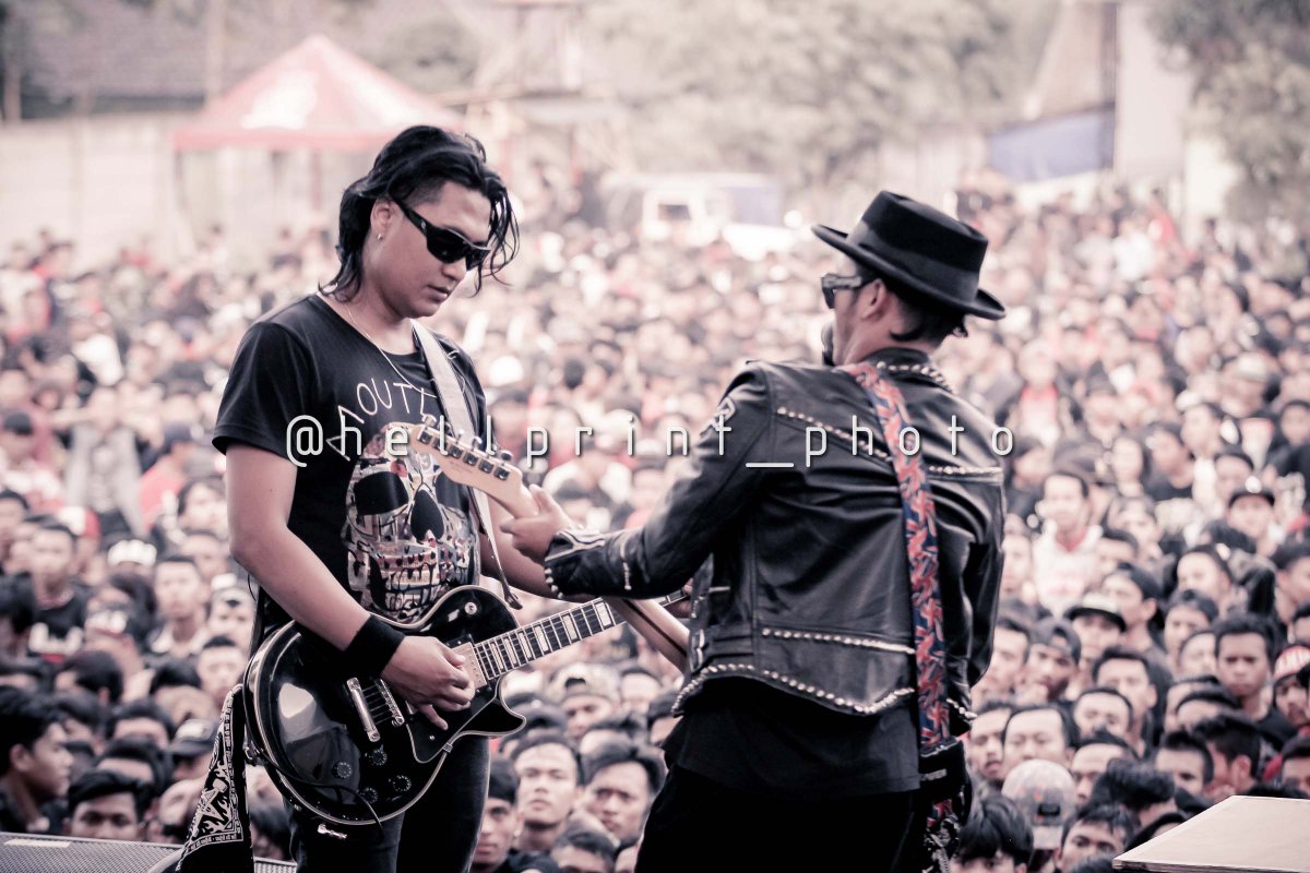 <a href="/ROSEMARYsk8punk/">ROSEMARY SKATEPUNK</a> Live At Closing Tour <a href="/humiliationINA/">HUMILIATION</a> #Fatamorgana
Minggu, 18 Okt 2015 - Lap.Disjas Cimahi #EDANKEUN