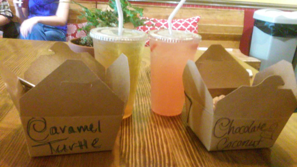 SwansonLexie's tweet photo. Pies, drinks, and a great friend. #sweetcottage https://t.co/K9US5yWBnK