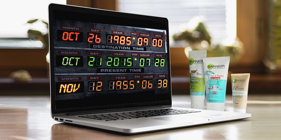 Gelecekte aynaya bakıp da 'keşke bir zaman makinem olsa' dememek için Garnier ile cildine iyi bak! #BackToTheFuture