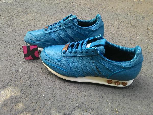 Acquista 2 OFF QUALSIASI adidas trainer Italia CASE E OTTIENI IL 70% DI SCONTO!