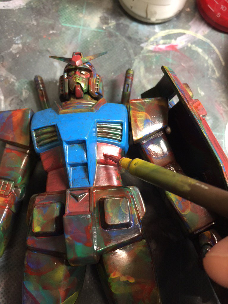 Max渡辺 虹色下地に筆塗りでガンダムを塗るお仕事 T Co U8frhn7fbm Twitter