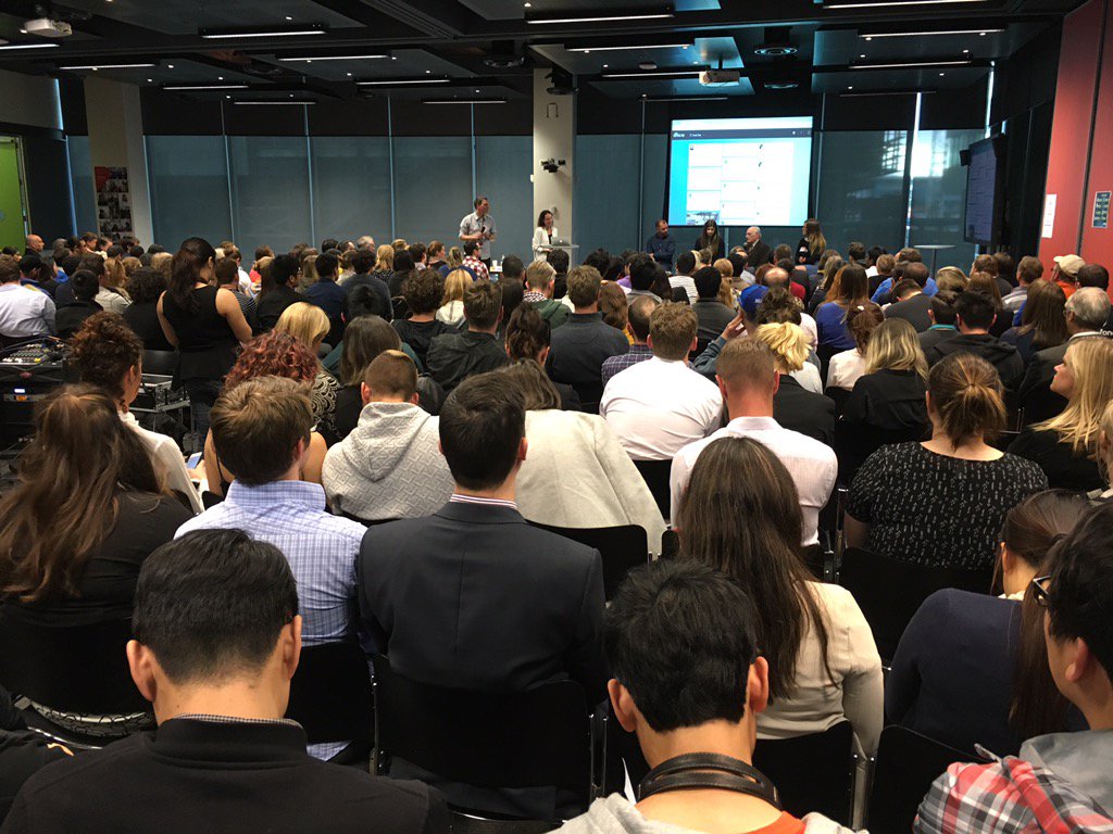 NZ_Digital's tweet image. Packed at #smcakl hearing about #GenZ social with @damianchristie, @jaamiecurry, Ashlee Adams, Dr Roger Marshall