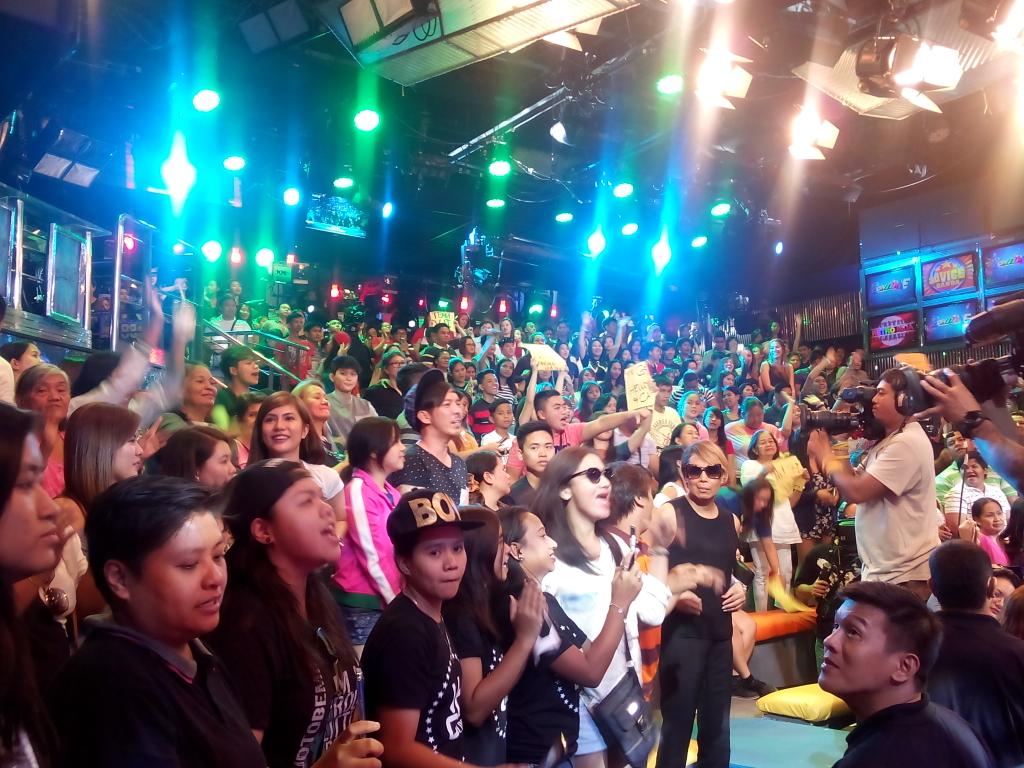 itsShowtimeNa's tweet image. ThanksvMadlang People sinamahan nyo kmi today! Its your show, its your time, It's Showtime! #MagpasikatViceJugsTeddy