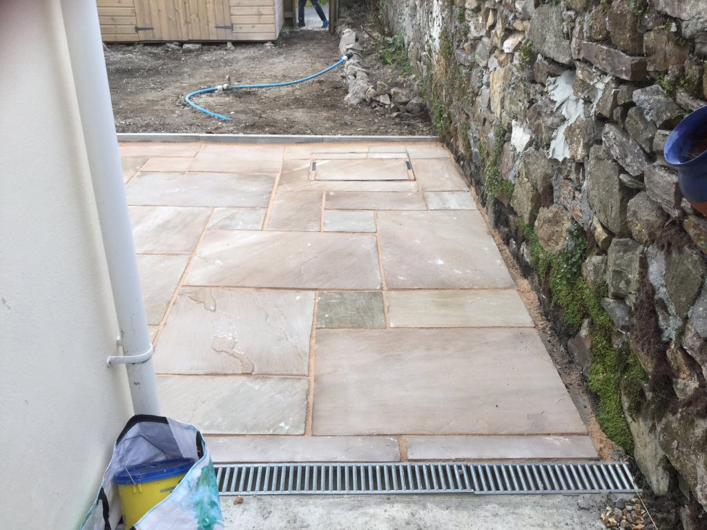 RobsLandscape's tweet image. #small #garden clear out and small sandstone patio. #PlymouthHour #britainsoceancity #landscaping #cornwallhour