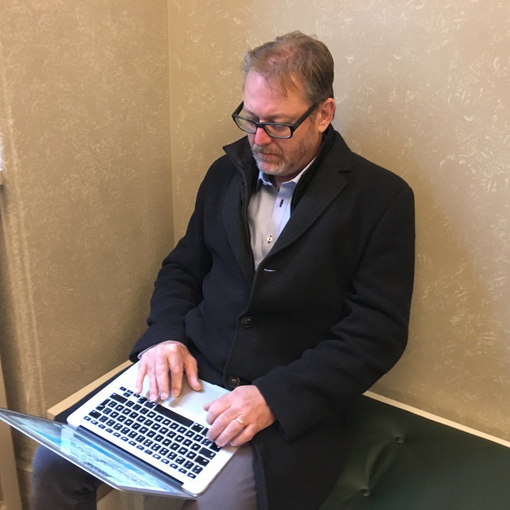 susann_norrb's tweet photo. In i det sista... putsa på presentationen #filmsverige Ralf Ivarsson, Film i Skåne https://t.co/MRLQ6xt0Eo