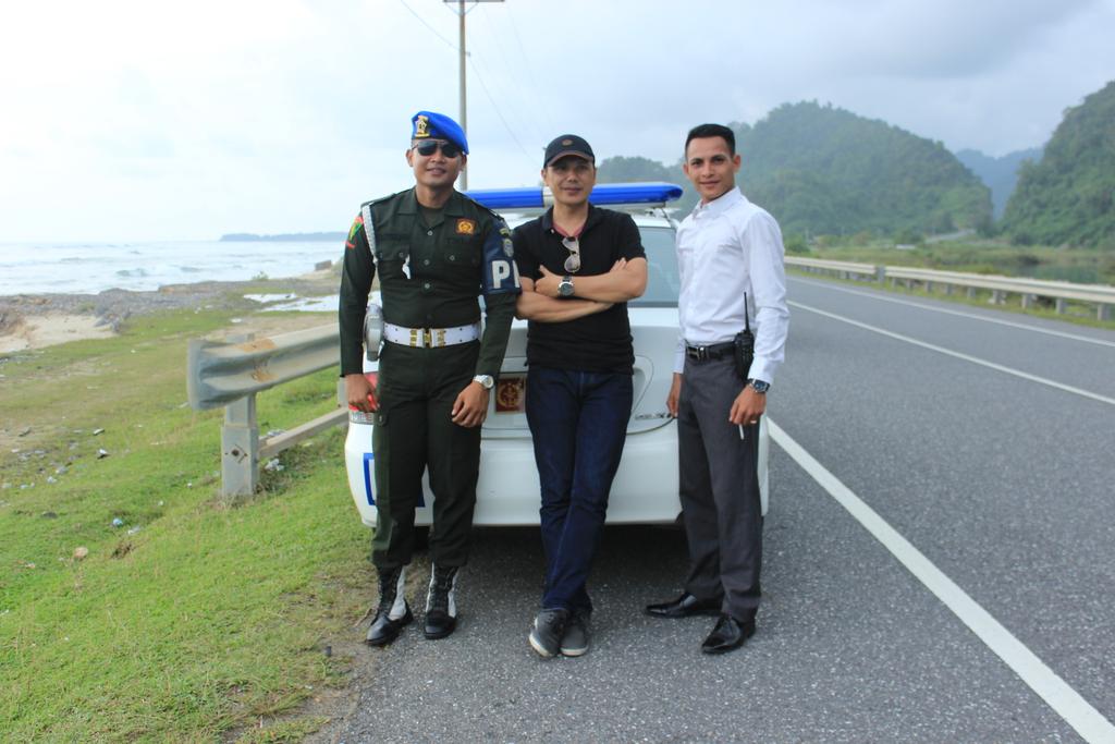 Video Clip AO didampingi Pinca BRIS Kc. Aceh dan dikawal Danmpomdam IM #InfoBRIS @BRISyariah instagram.com/p/9B9RsCOlaI/