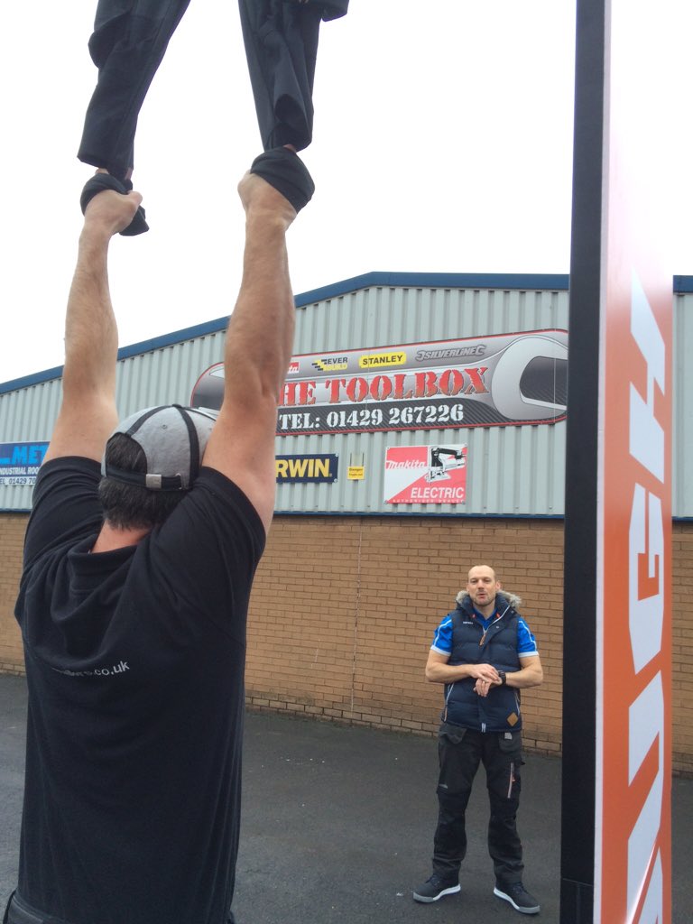 scruffsworkwear's tweet image. The first #HANGTOUGH Challenge of the day @wwwtoolboxcouk