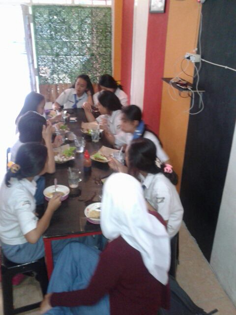 Asiknya makan ayam geprek di AQJ, <a href="/kelilinglampung/">Keliling Lampung</a> <a href="/bandarlampung/">LampungDirectory.com</a> @BDLculinary