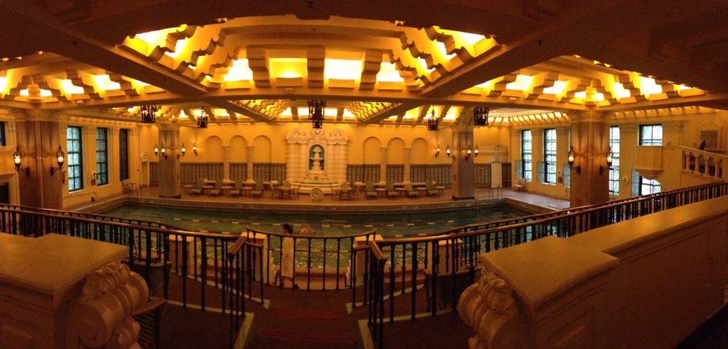 lisabourgeois's tweet image. Gearing up for Day1 of #VCSummit ... Best hotel pool ever!!! #Chicago