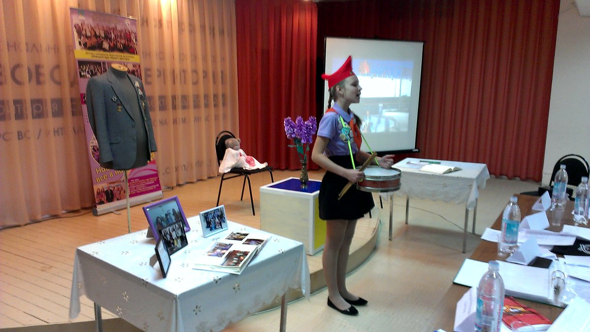 DiMOO_ITD's tweet image. На конкурсе &quot;Доброволец года 2015&quot; инициаторов представляет Попова Лера! Мы с тобой! #мыИТДшки #доброволецгода