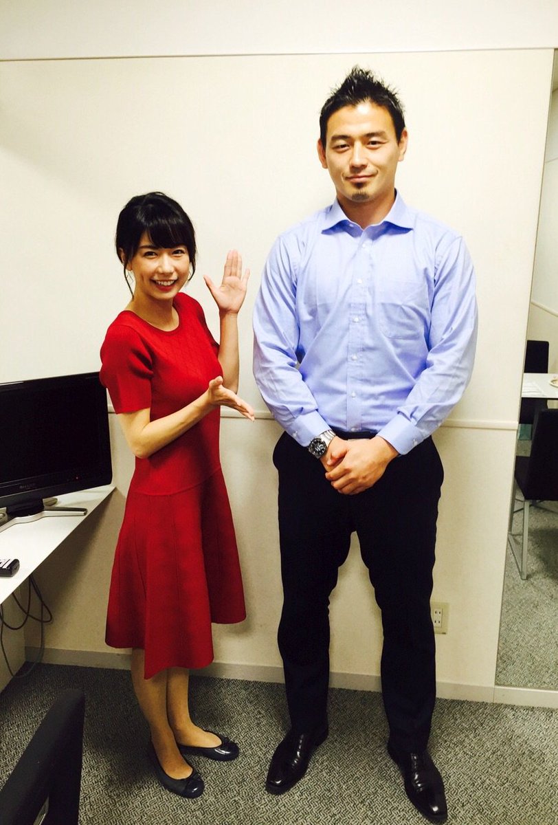 テレビ朝日 アナウンサーズ 今夜の報道ステーションは 日本中を熱狂に包んだラグビー日本代表 五郎丸歩選手が 生出演です お忙しい中お越しくださいました 特別なセットを前に たっぷりとお話を伺いますよ 是非是非 ご覧ください 青山
