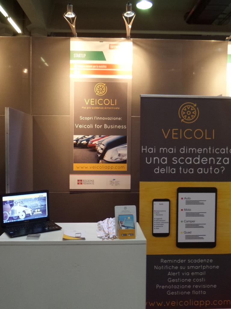 CasualWorkerOrg's tweet photo. Sarà che mi hanno regalato il porta #badge, ma per ora @veicoliapp mi è sembrata #app #startup più utile di #Smau https://t.co/AfNv2A4L3l
