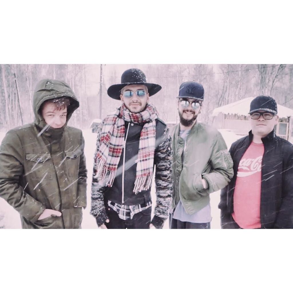 tokiohotel's tweet image. Brand new #TokioHotelTV episode coming up, today 5pm cet!! ift.tt/1kpoIZa