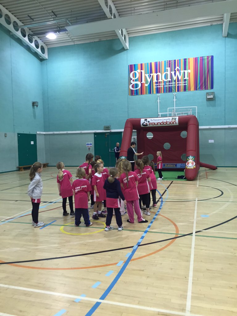 Live your goals festival with freestyler Ash Randall and our shootoutcage