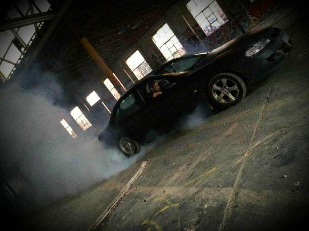 m_mediouni's tweet image. #beastmode #mattwhite #mattblackauto #smoke #drift #building #v8 #vt #holden #clubsport by john_goz