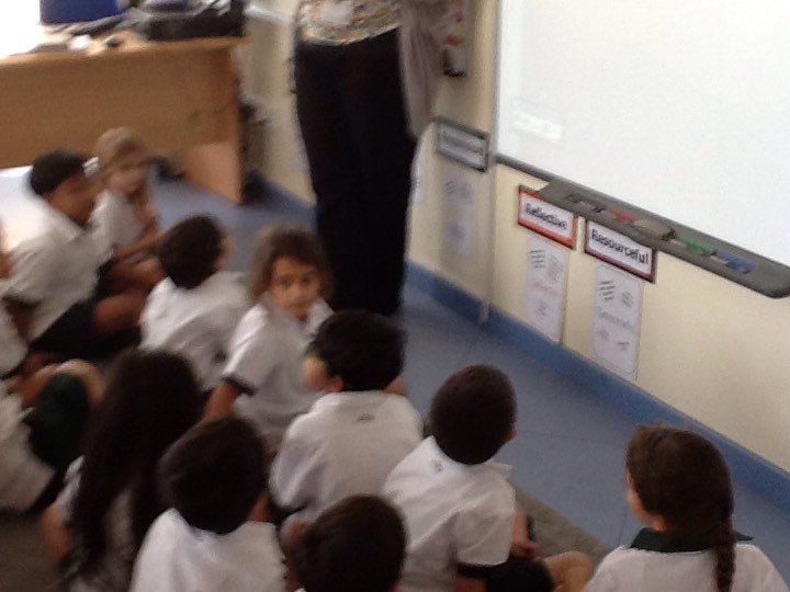 DIS_Dubai's tweet image. #LETSSharePrimary Miss Gott using &apos;pose, pause, pounce, bounce&apos; #QuestioningTechniques to include all learners