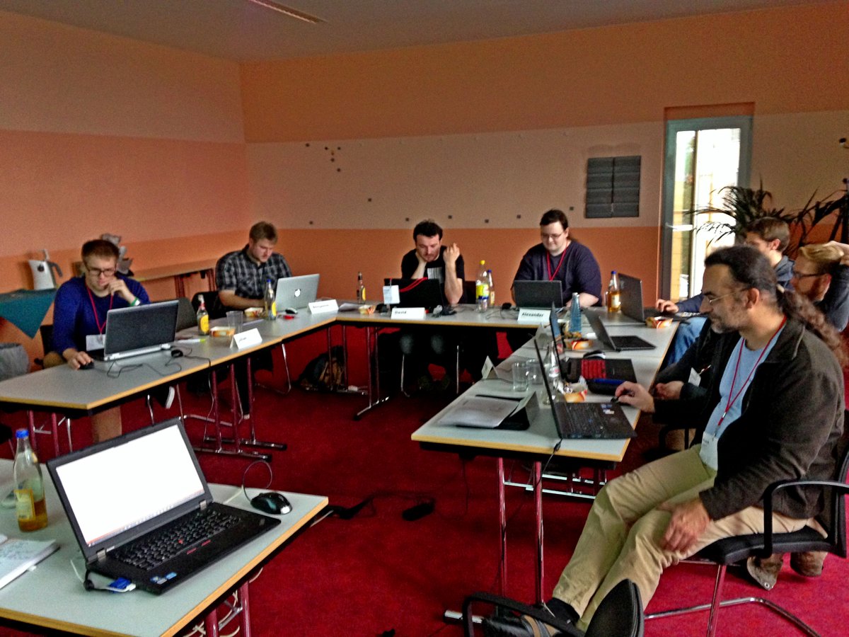 RobinSedlaczek's tweet image. Love to teach people using #Roslyn to develop #Analyzers and #CodeFixes! #devopenspace #SpeakRoslyn