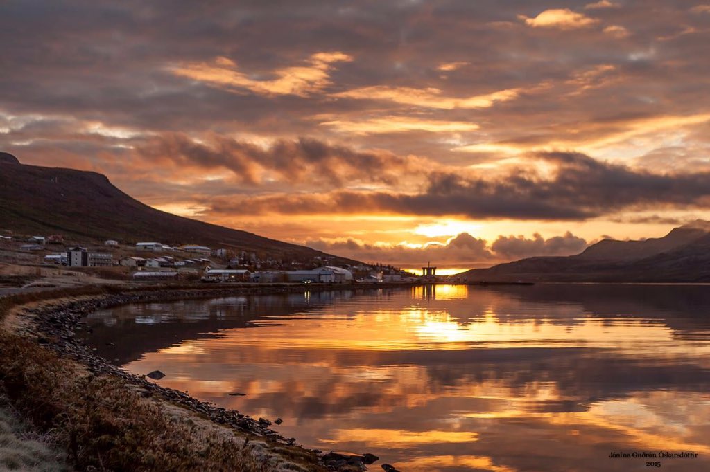 Ef einhver var að velta því fyrir sér hvar fallegasti staður í heimi er. Þá er svarið hérna.