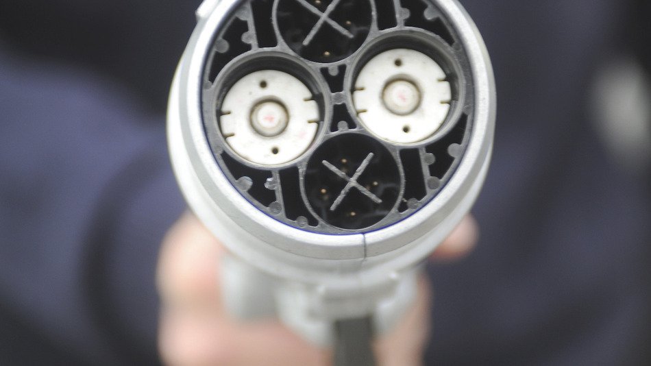 mashable's tweet image. China starts building its largest electric car solar charging complex on.mash.to/1ZWNYX2