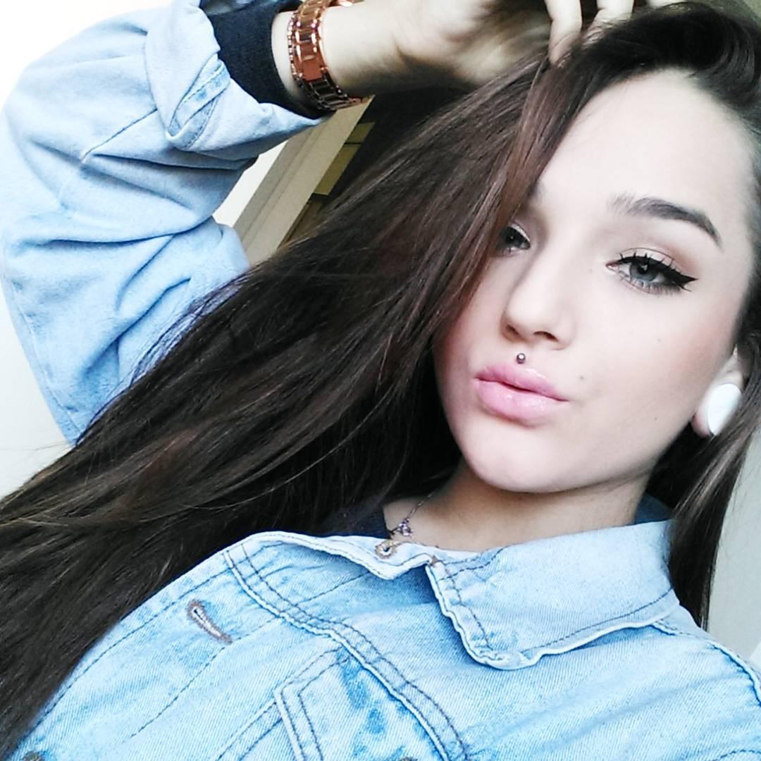 #SelfieChallenge I nominate @_disneywcrld  <a href="/IzHarryStyles/">harry</a>  @adolcscence  @PastelEssence