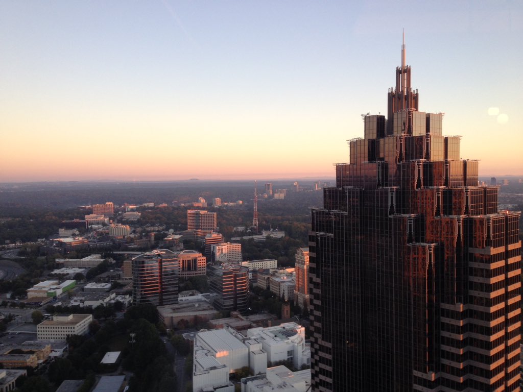 Inspired views this morning from atop FSAtlanta #sunrisesplendor  … twitter.com/MidtownATL/sta…