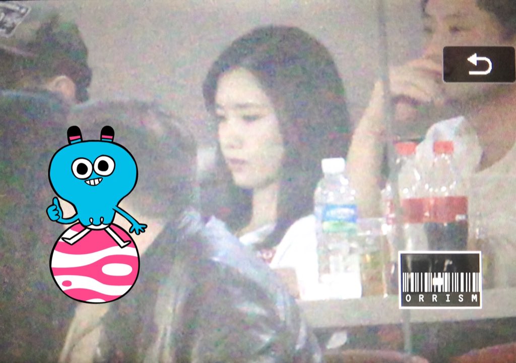 [PIC][21-10-2015]YoonA ném bóng mở màn cho trận đấu bóng chày giữa 2 đội Doosan Bears VS NC Dinos tại SVĐ Jamsil vào chiều nay CR1ybmGUYAAVnIk