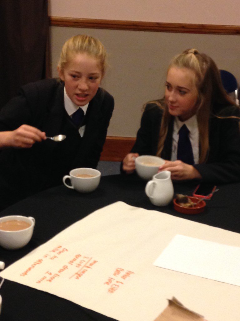 CreativeCafes's tweet photo. @PenbucklesDeli gr8 input @CreativeCafes on making tea. Much enjoyed by @ArkHelenswood @ryecollegeuk @StRichardsCC https://t.co/TYzBHEb6j1