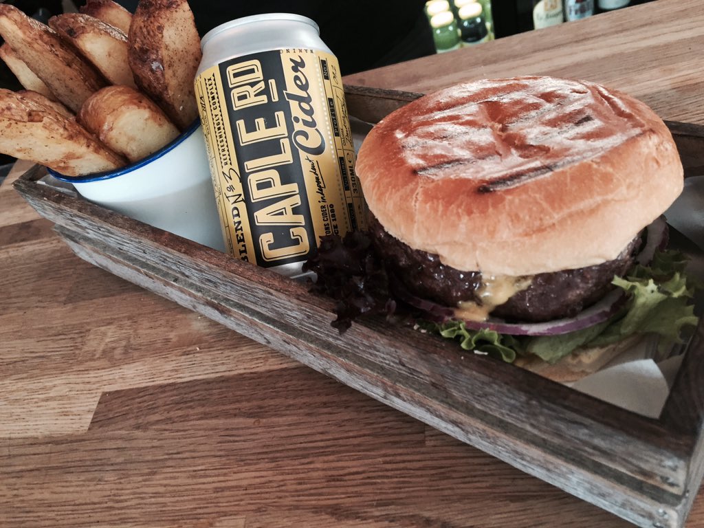 number13buxton's tweet photo. 8oz Chuck Mince burger with Beer Lao or Caple Road Cider // £8.95. Every Wednesday at Number 13 #foodporn https://t.co/gIlcl2vOM0
