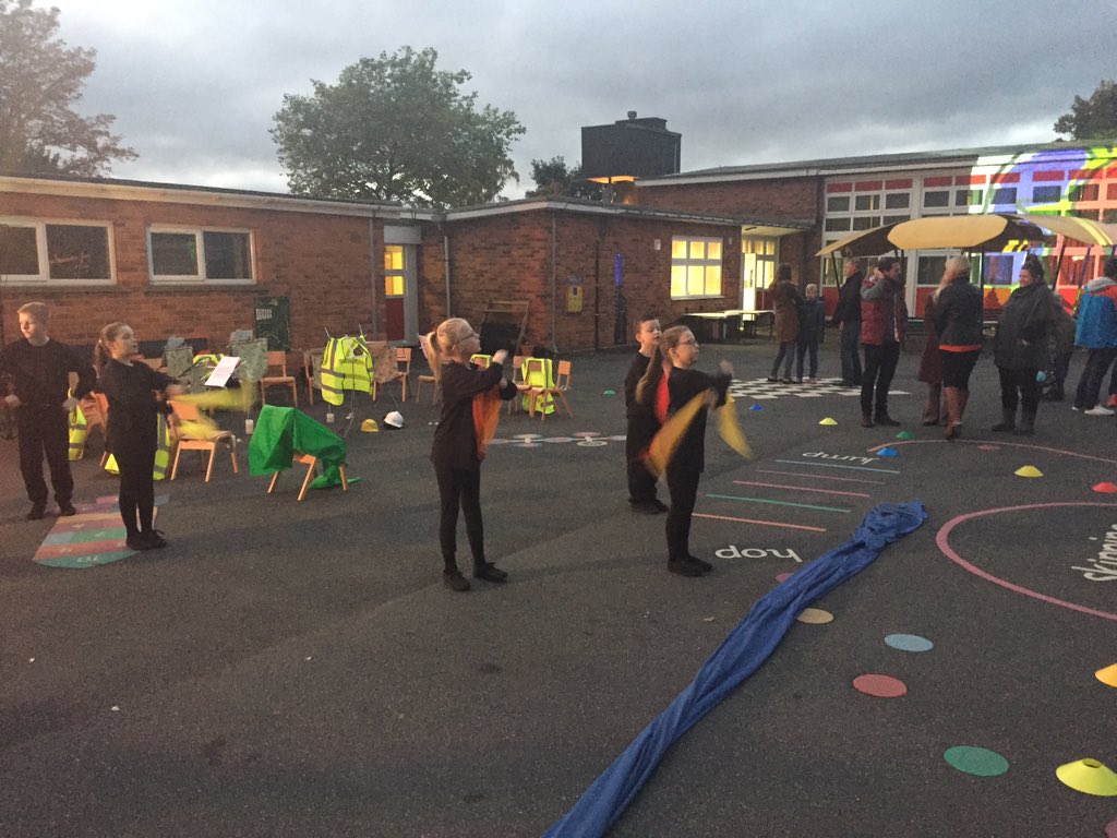 BirkwoodPrimary's tweet image. Last minute rehearsals #EvenCoalShimmersAtNight @JASONWILSHERMIL @ThinkCreateMove