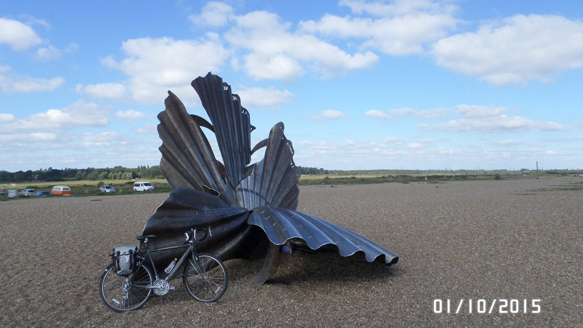 ukcycleholidays's tweet photo. Ever wondered how big a giant Scallop might be ? This tribute to Benjamin Brittan is on our new Aldeburgh Holiday. https://t.co/wYfQ0BGO1L