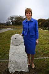 FM <a href="/NicolaSturgeon/">Nicola Sturgeon</a> announces support for Gaelic education during <a href="/SabhalMorOstaig/">Sabhal Mòr Ostaig</a> lecture ow.ly/TFOPW