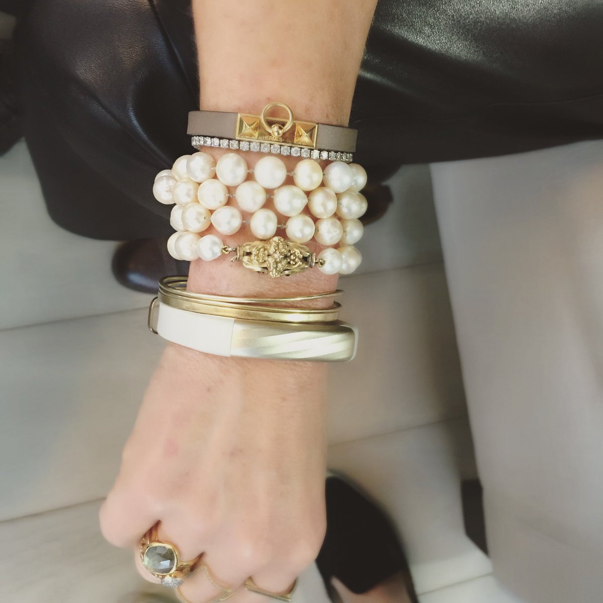 kellyhoppen's tweet photo. Can't wait to start using my @jawbone, love how it matches my jewellery xx #styleup https://t.co/SlxPYFlWzW