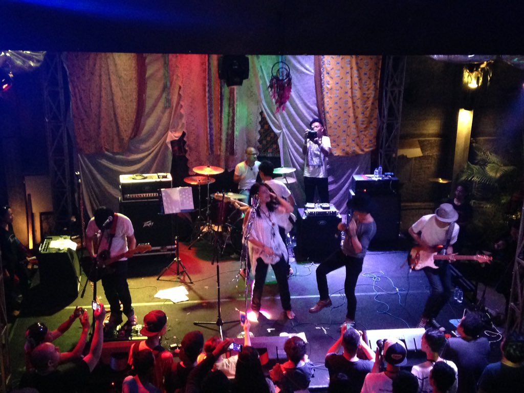 Thank u banget <a href="/KairosID/">Kairos Multi Jaya</a> yg udah naro Peavey amplifiersnya di panggung #AKMK2015 !