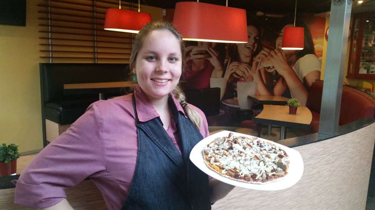 snackplaza_urk's tweet image. Vanaf vandaag een nieuwe pizza in het assortiment: de Pizza Frikadel Speciaal! facebook.com/snackplaza.urk #NomNom