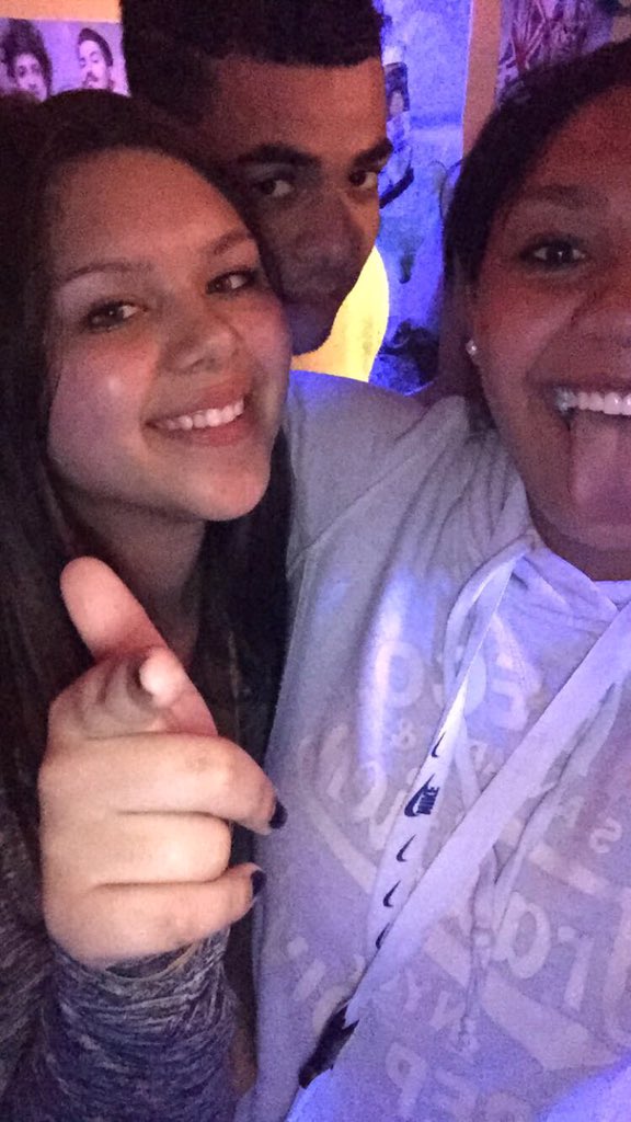 Cirrrr_'s tweet photo. Happy Birthday to the girl that moved an hour away and took my heart with her. 😭💔 #comebackbabe #bestie😍👅🔥 https://t.co/1qEyAnIAdB