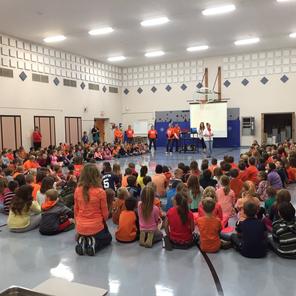 KeithJ059's tweet image. #Humke celebrates #unityday15 and stands against bullying with an all school morning meeting @responsiveclass