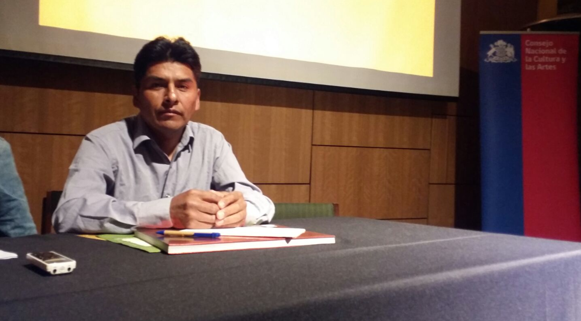 culturas_cl's tweet photo. Comienza charla del ingeniero y constructor boliviano #FreddyMamani en @MundoFAU_uchile #MesDelDiseño https://t.co/Jmlmh3vLv0