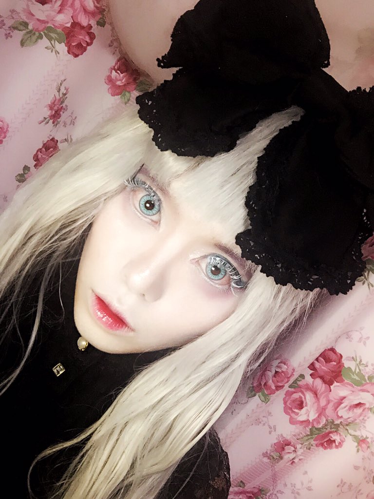 しぃた on Twitter &quot;久々のメイク練習〜！白塗りしたった！全然白塗りに見えんねなんでwアイシャドウは上瞼水色グラデ下瞼紫薄め。睫毛