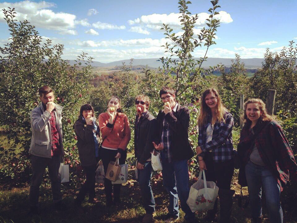 jmu_id's tweet image. #jmuid goes apple picking! Success!