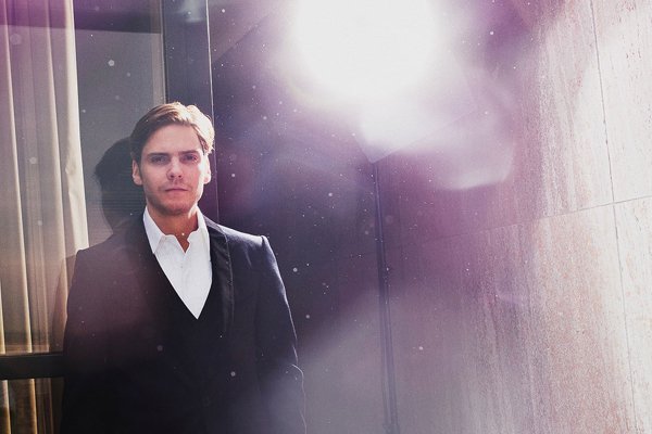 9. 다니엘 브륄 처음 본 영화: 굿바이, 레닌(2003) 좋아하는 영화: 바스터즈: 거친 녀석들(2009)Translate post