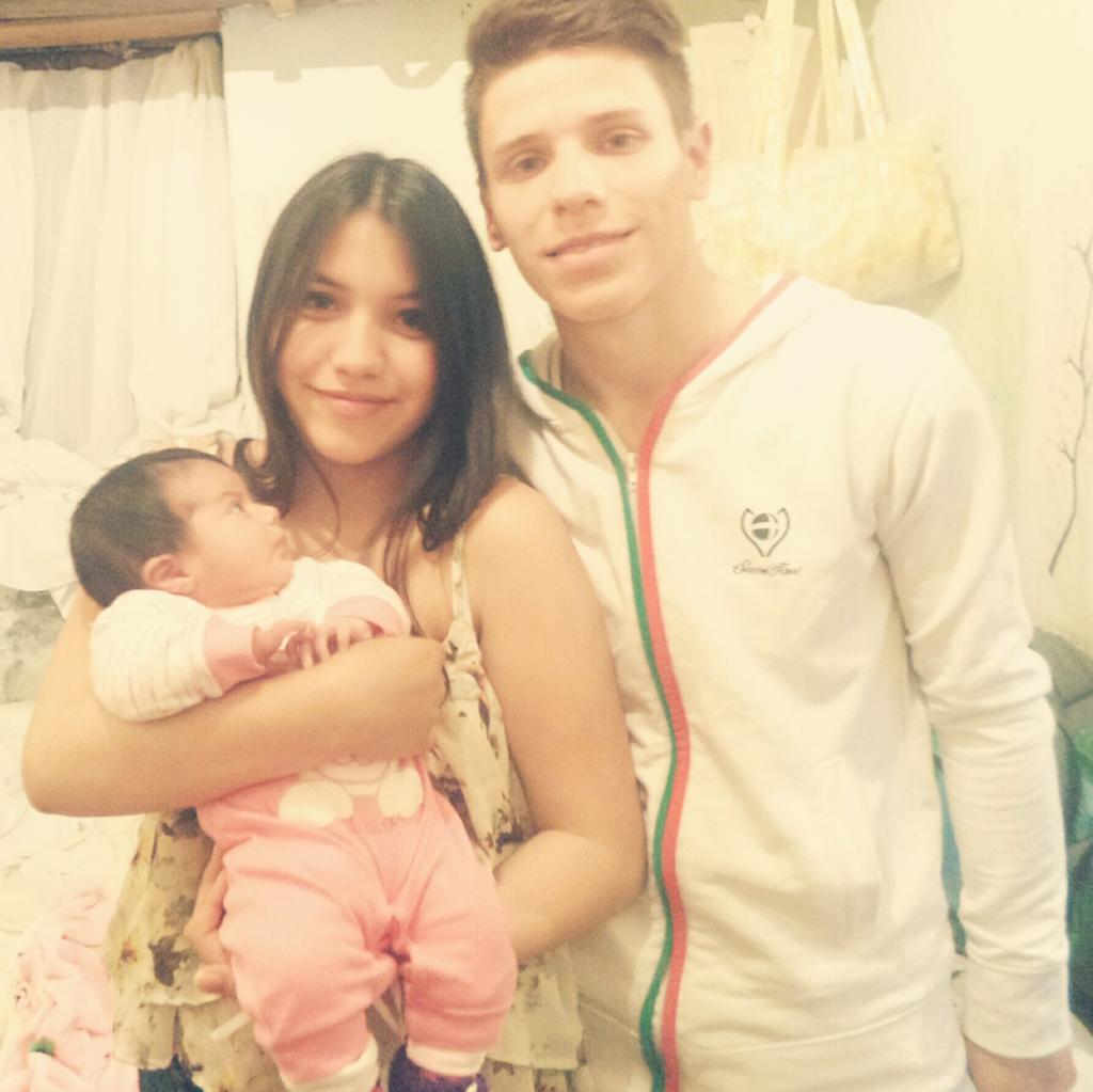 selennecorvalan's tweet photo. Que hermosa familia https://t.co/OQvahrT77P